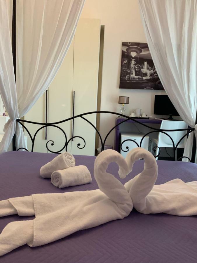 カターニア ドゥーカ ディ ウゼダ ラグジュアリー ＆ スタイル Bed & Breakfast エクステリア 写真